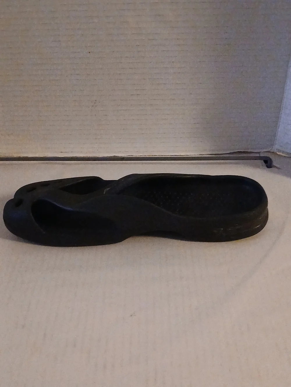 The Unbranded Brand lightweight black